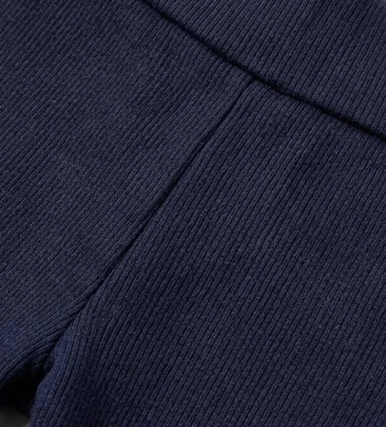 Pantaloni flare
