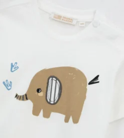 T-shirt con ricamo